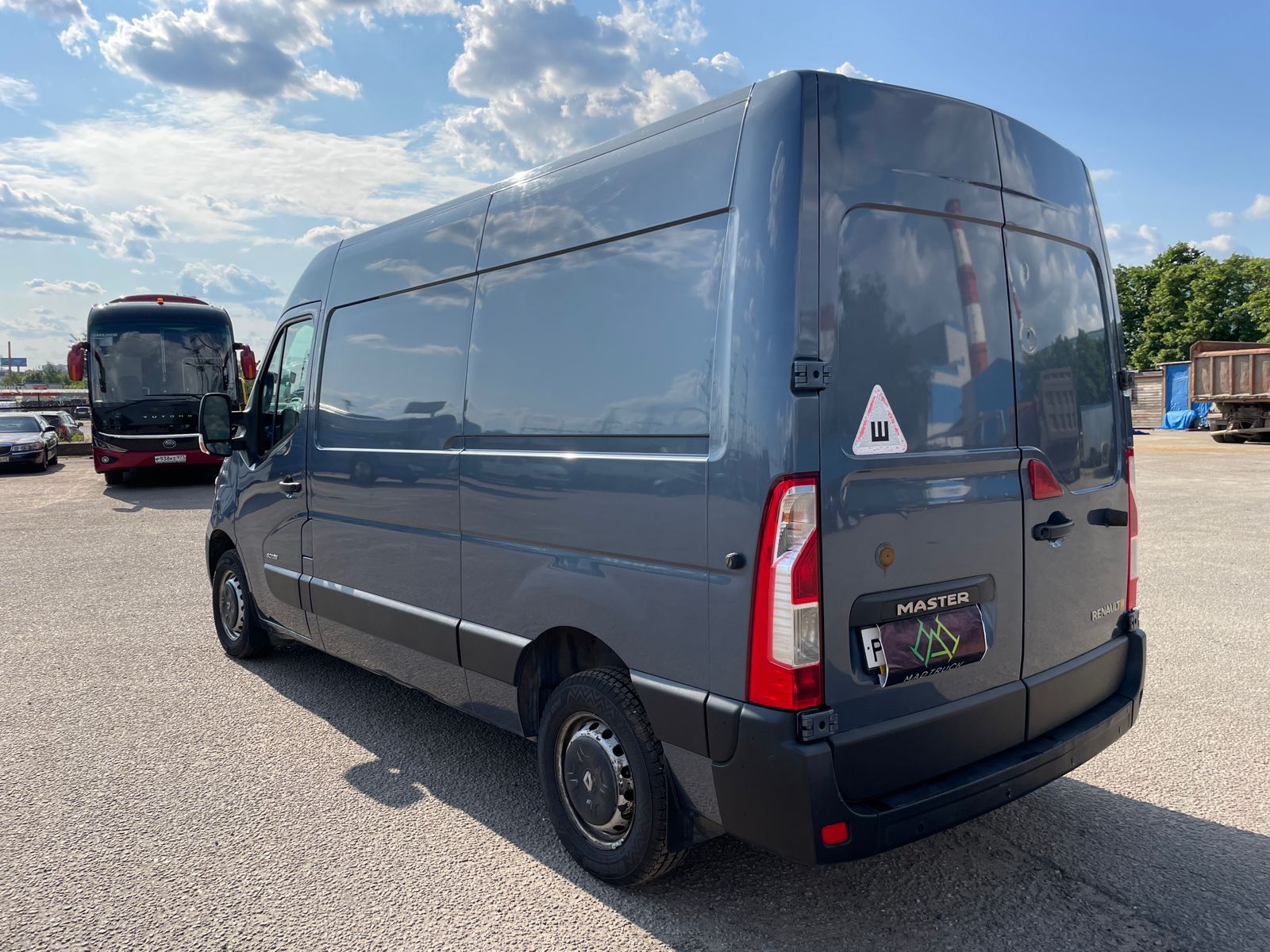 Цельнометаллический фургон  RENAULT MASTER год 2014