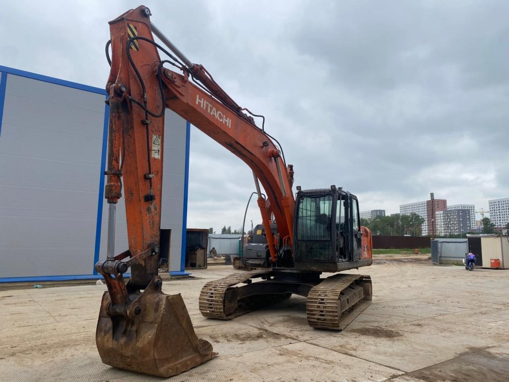 Гусеничный экскаватор Hitachi ZAXIS 200LC