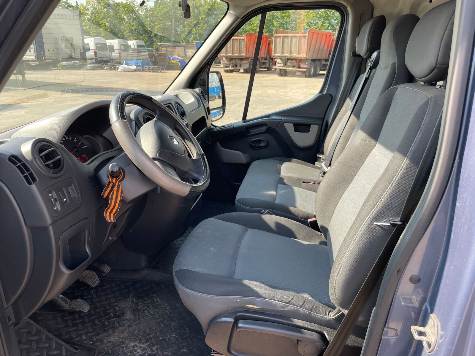 Цельнометаллический фургон  RENAULT MASTER год 2014