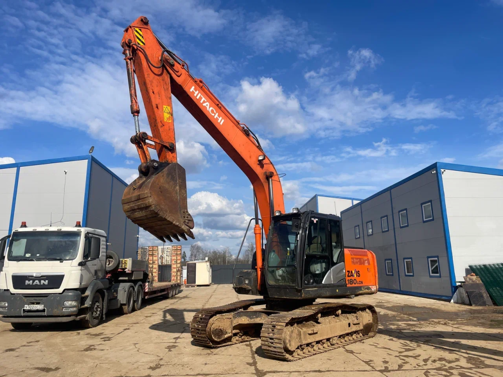 Гусеничный экскаватор Hitachi ZX180LCN-5G год 2019