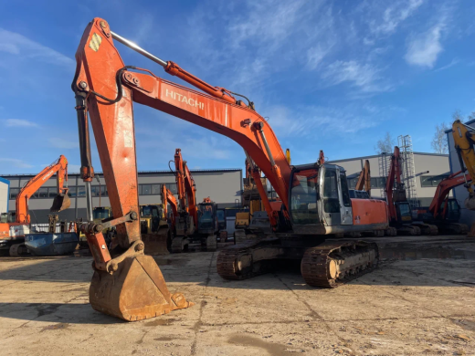 Гусеничный экскаватор Hitachi ZAXIS 330-3G год 2013