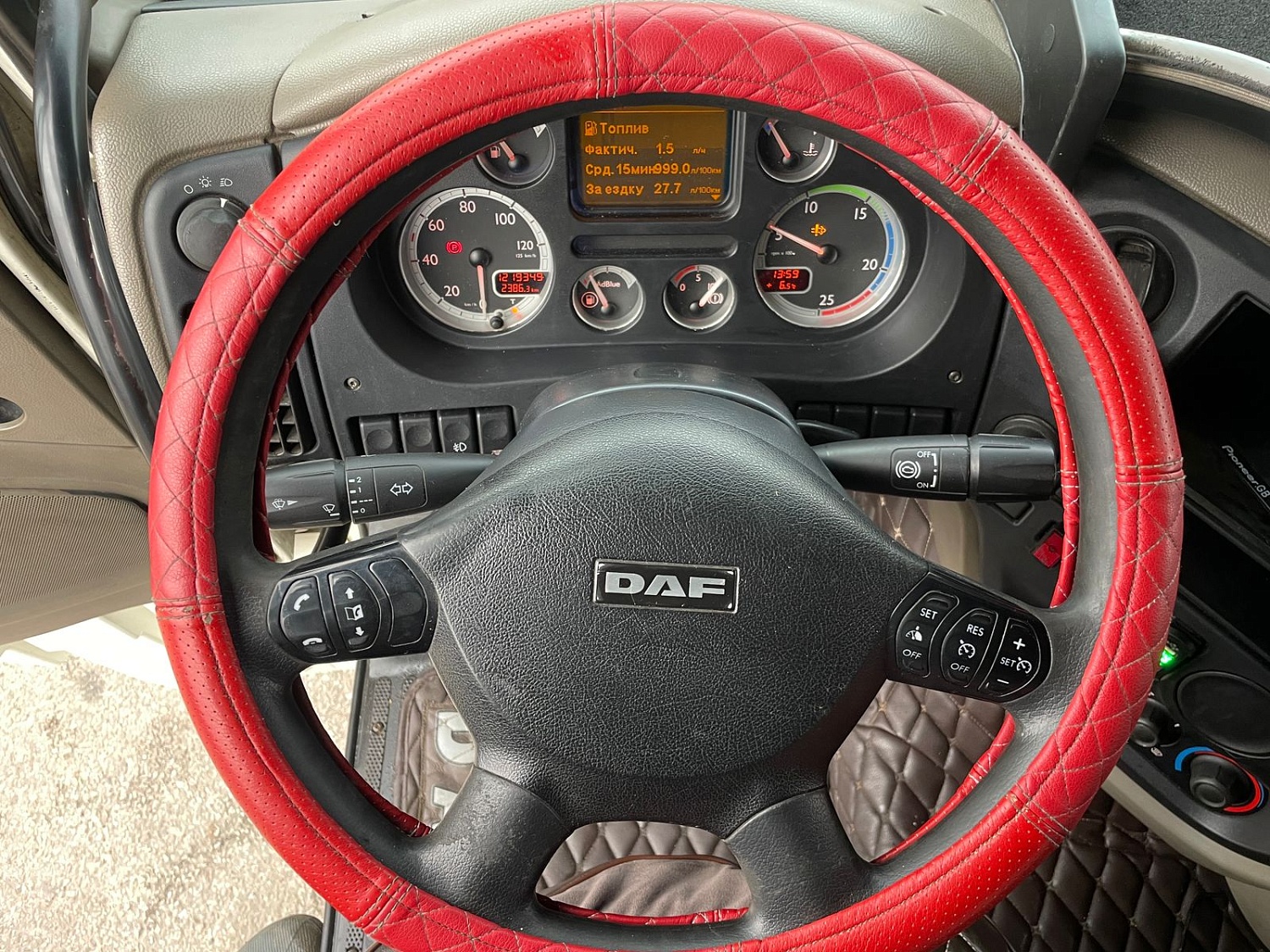 DAF XF 105. 2014 год